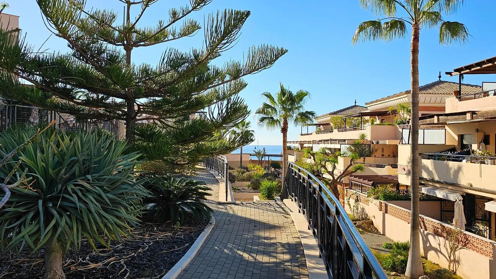 Costa Brisas Apartment Almayate Alto
